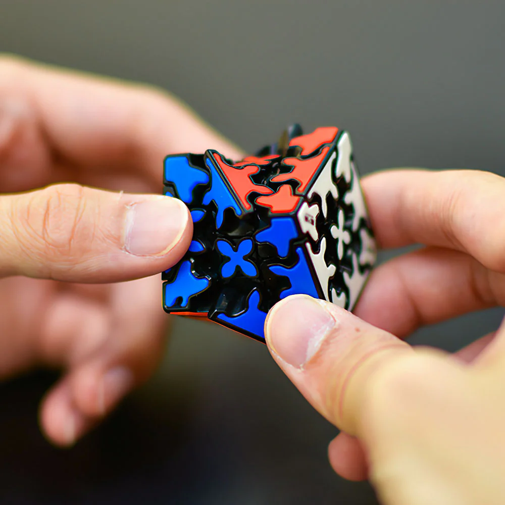Rubik’s Cube QiYi Gear Keychain - Image 3